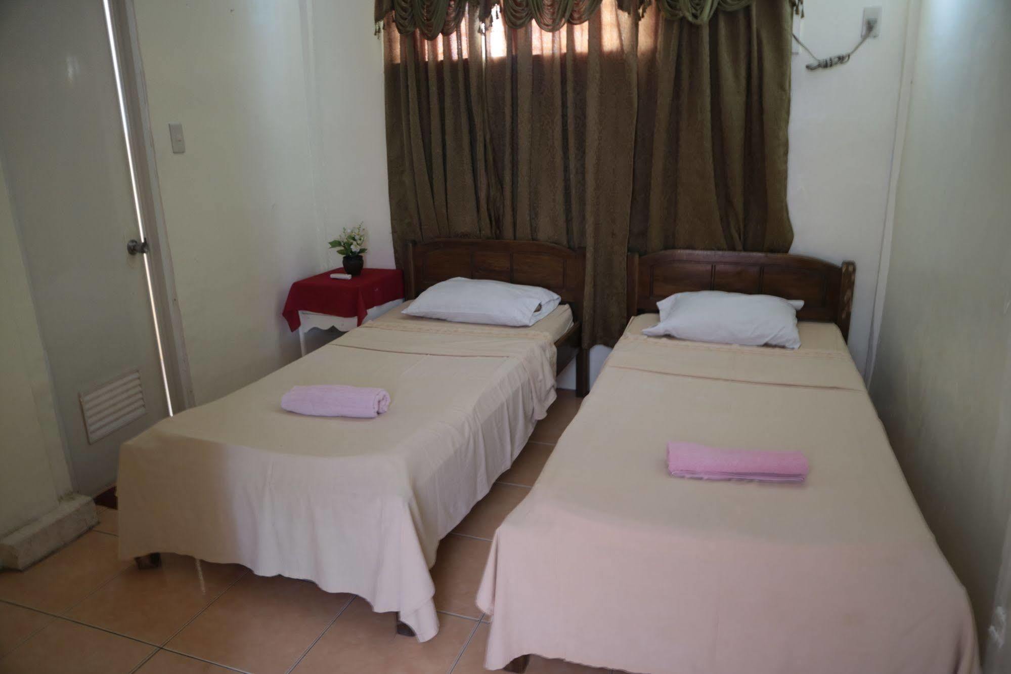 Newport Oak Pension Inn ตักบีลารัน ซิตี ภายนอก รูปภาพ