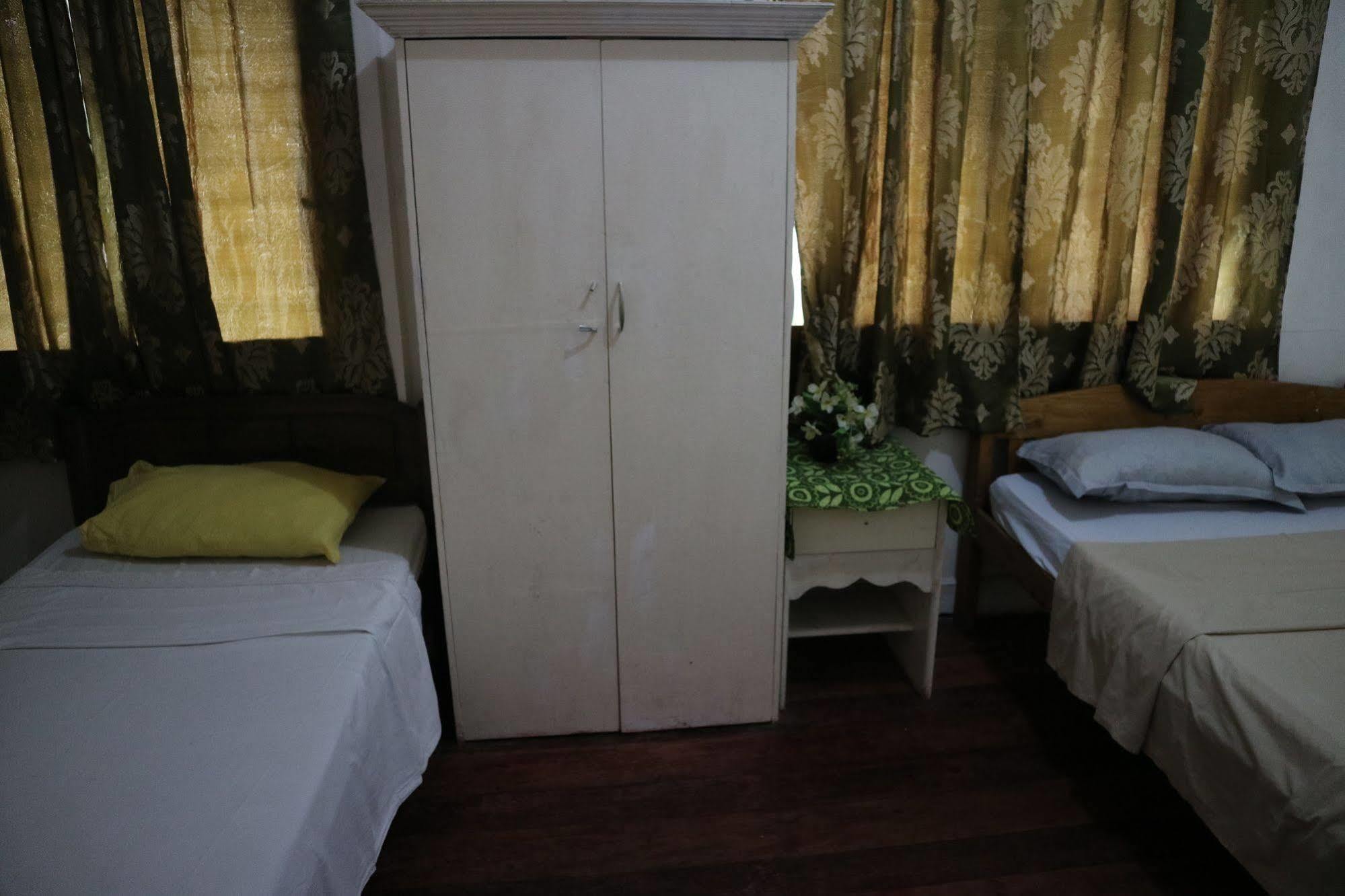 Newport Oak Pension Inn ตักบีลารัน ซิตี ภายนอก รูปภาพ