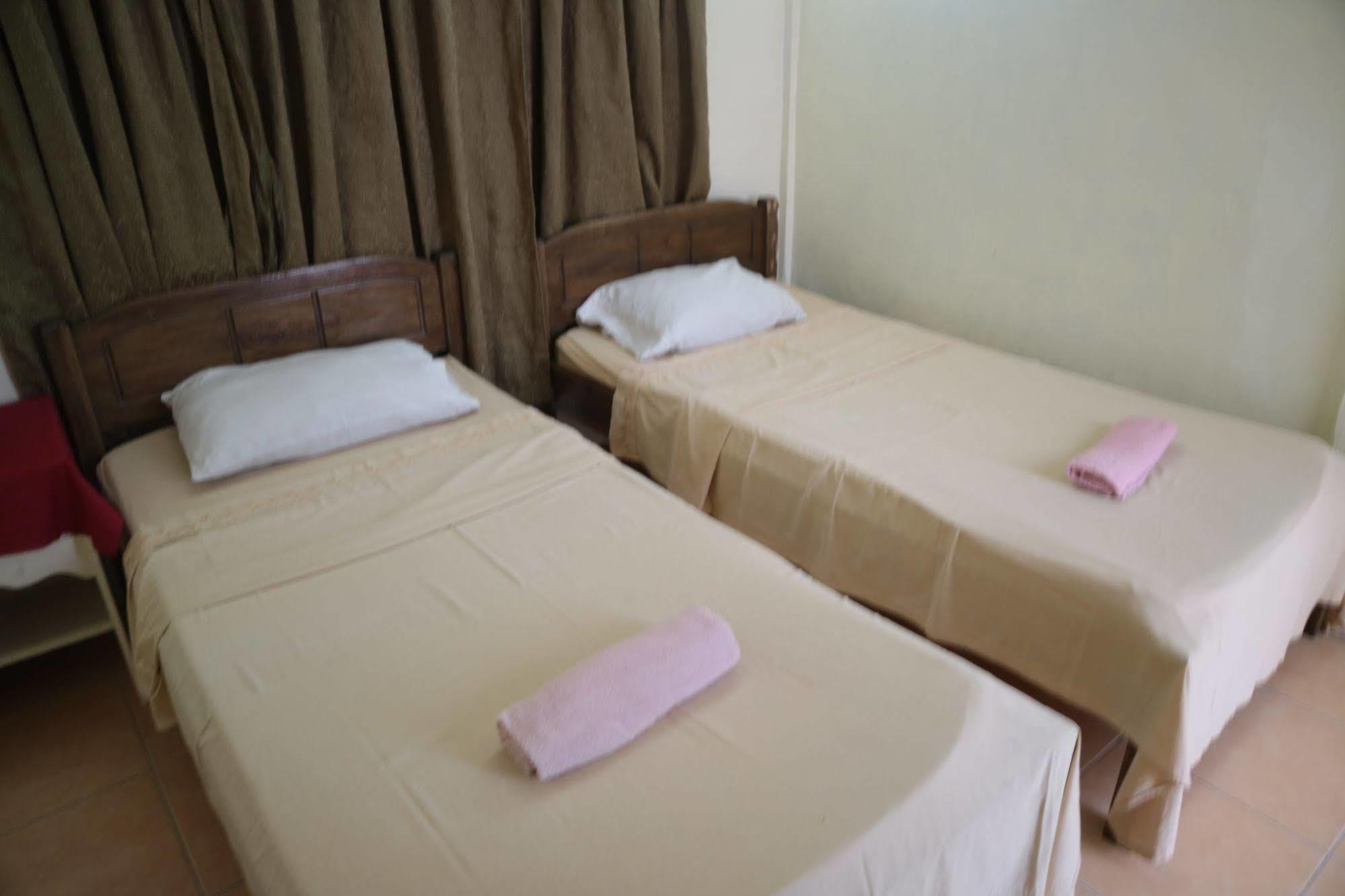 Newport Oak Pension Inn ตักบีลารัน ซิตี ภายนอก รูปภาพ